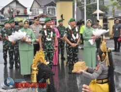 Perpisahan Sambut Danrem 031 Wira Bima Di Lepas Kapolda Riau Irjen M. Iqbal Dengan Tradisi Pedang Pora Di Halaman Kantor Mapolda Riau Jalan Patimura Kota Pekanbaru.