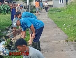 Bersihkan Fasilitas Umum Warga Keluruhan Talang Putri Lakukan Gotong Royong.