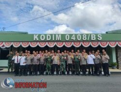 KODIM 0408/BS TERIMA KEJUTAN  TUMPENG DARI POLRES BS DI HUT TNI ke-79.