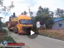 Telah di duga excavator milik PUPR   bekerja sama oleh PT padasa enam utama untuk menggarap lahan masyarakat.