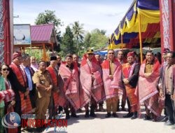 Resmikan kampung pengawasan partisipatif, Pjs Toba Bupati Agustinus panjaitan   Ajak Masyarakat Gunakan Hak Pilih pada Pilkada 27 November 2024.