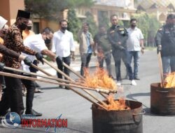 Sertakan Siswa Siswi SMA Sederajat Saat Lakukan Pemusnahan Barang Bukti Narkotika, Kapolres Siak : Kita Ingin Mengedukasi Semua Pihak Tentang Bahaya Narkoba