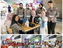 Ditlantas Polda Riau Lakukan Cooling System Kepada Pengunjung Mall Dengan Membagikan Helm.