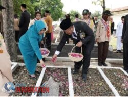 Peringati Hari Pahlawan,PJ Bupati Pati Sujarwanto Tabur Bunga di TMP.