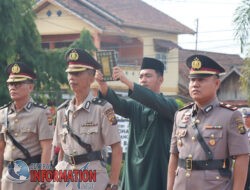 Kapolres Musi Banyuasin AKBP Listiyono Dwi Nugroho, S.ik, MH Memimpin Langsung Upacara Serah Terima Jabatan( Sertijab ) Satu Kabag Ren dan Satu Kapolsek Sanga Desa.
