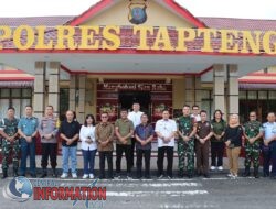 Pj.Bupati Tapteng Pimpin Gelar Rapat Peristiwa Bentrok 2 Kelompok bersama Kapolres Tapteng Basa Emden Banjarnahor S.I.K,MH dan Forkopimda.