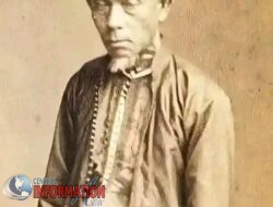 RAJA ALI HAJI , PUJANGGA , PERUMUS DASAR BAHASA INDONESIA.