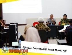 Pj Bupati Presentasi Rik  Uji Publik Monev KIP ,dan Pelayanan Publik.