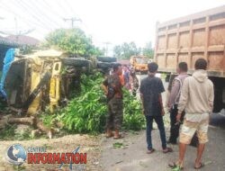 Mobil pengangkut Karyawan PT Horizon yang terbalik di depan Toko HS Lovian, Kecamatan Badiri,