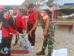 Babinsa bersama Bhabinkamtibmas Mengajak Warga Gotong royong bersih bersih