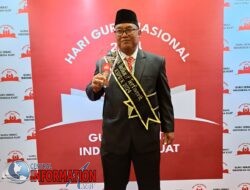 Drs. Sumarno, M.Si Raih Penghargaan Kepala SMK Berdedikasi Terbaik Tingkat Nasional .