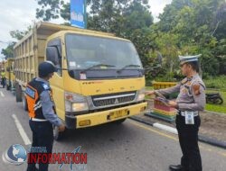 Berkolaborasi SatLantas Polres Siak Dengan Dinas Perhubungan Kabupaten Siak  Dalam Rangka Melakukan Kegiatan Ramp Check Kendaraan Angkutan Umum