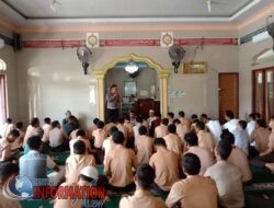 Dalam Rangka Jumat Curhat Polres Sibolga Kunjungi Masjid Jabal Nur Sibolga Dan Berikan Pesan Kamtibmas.