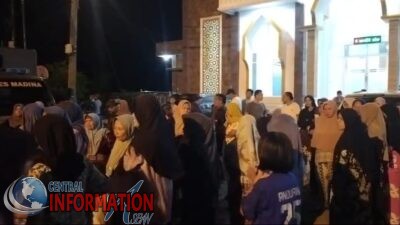 Ratusan Kaum Ibu Mengaku Pencetek Menolak Penutupan Tambang Emas Kotanopan.