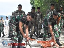 Koramil 03/Pandan Kodim 0211/TT Memperingati HARI JUANG TNI-AD ke-79, Kodim Tapteng dan warga bersihkan Pantai