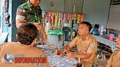 Babinsa Komsos Bersama Aparatur Sipil Negara di Kelurahan Padang masiang