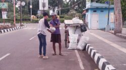 Peduli Warga Kurang Mampu, IWO Muba Bagikan Bansos Sembako