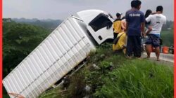 Sebuah Trug alami Kecelakaan Tunggal di tikungan Irung Petruk Kopeng