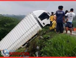 Sebuah Trug alami Kecelakaan Tunggal di tikungan Irung Petruk Kopeng