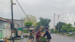 BAKTI SOSIAL RUTIN, IWO MUBA BAGIKAN PAKET SEMBAKO KEPADA WARGA KURANG MAMPU.