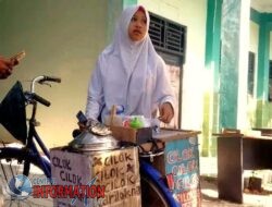 Viral..Seorang  Siswi SMK di Karanganyar Rela Jualan Cilok Demi Bisa Sekolah