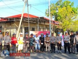 Dalam Rangka Jumat Berkah, Polres Sibolga Bagikan Nasi