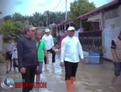 Bupati H.zukri.SE Didampingi Asisten I Setda Zulkifli Tinjau Lokasi Banjir Terkait Akses Jalan Rusak.