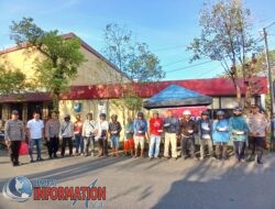 Polres Sibolga  Bagikan Nasi Kepada Warga, Dalam Rangka Jumat Berkah