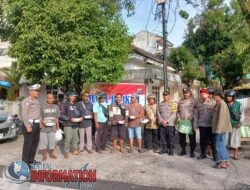 Polres Sibolga Laksanakan Jumat Berkah, Bagikan Nasi Kepada Warga