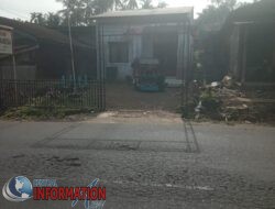 Kantor Desa Aek Gambir Tutup dan Pintunya Digembok Disaat Jam Kerja.