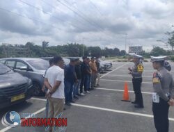 Satuan Lalu Lintas (Satlantas) Polres Siak menggelar coaching clinic Safety Riding bagi 50 pengemudi angkutan umum di Kabupaten