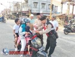 Berkah Ramadan, Hari Kelima Polsek Tualang Berbagi Takjil Gratis Kepada Masyarakat