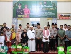Buka Puasa Bersama di Polres Tapteng, Polisi Bagikan Bansos untuk Warga Sekitar Polres
