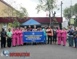 Bagikan Takjil Kepada Warga Dijalan, Dilaksanakan Polres Sibolga Dan Bhyangkari