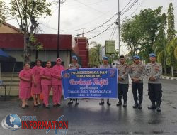 Dalam Rangka Bulan Suci Ramadhan, Polres Sibolga Bagikan Takjil Kepada Warga Dijalan