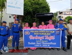 Personil Polres Sibolga, Turun Kejalan Bagikan Takjil, Jelang Berbuka Puasa, Bersama Bhayangkari