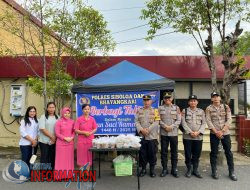 Polres Sibolga Bersama Bhayangkari, Bagikan Takjil Kepada Warga Dijalan