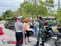 Personil Polres Siak Siaga di Pos Pam Terpadu Istana Siak, Laksanakan Patroli dan Pengaturan Lalu Lintas di Lokasi Wisata