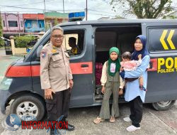 Aksi Cepat Tanggap Ditunjukkan Kanit Binmas dan Bhabinkamtibmas Bantu Ibu dan Anak Yang Terlantar di Perawang.