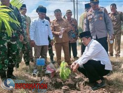 Dukung Gagasan Menteri Agama, Danramil 016/Tapung dan Kapolsek Tapung Gelar Penanaman Pohon Matoa.