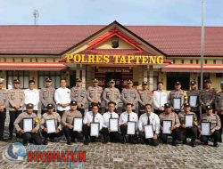 Kapolres Tapteng Beri Penghargaan Kepada Anggota Berprestasi dan Berdedikasi