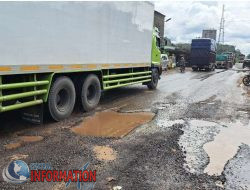 Jalintim Palembang–Jambi Rusak Parah di Simpang C2, Warga Minta Perbaikan