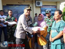 TNI-Polri Bersama PT. Nauli Sawit Bagikan Paket Sembako untuk Masyarakat di Manduamas