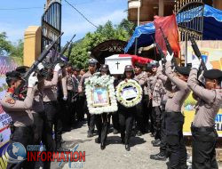 Polres Tapteng Laksanakan Upacara Pemakaman Almarhum Aipda Riko Krissanto Nahampun di Pandan