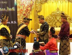 Kapolri Jenderal Listyo Sigit Prabowo Terima Anugerah Adat Ingatan Budi Dari LAM Riau