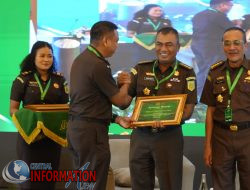Andri Ridwan, menerima piagam penghargaan sebagai bidang intelijen terbaik ke-III seluruh Indonesia