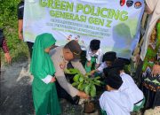 Polres Siak Tanam Bibit Pohon di Madrasah Al Manar Dayun, Wujud Nyata Dukungan Program Green Policing Kapolda Riau