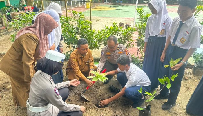 Satlantas Polres Siak Gelar Green Policing Generasi Gen Z: Tanamkan Cinta Lingkungan Sejak Dini