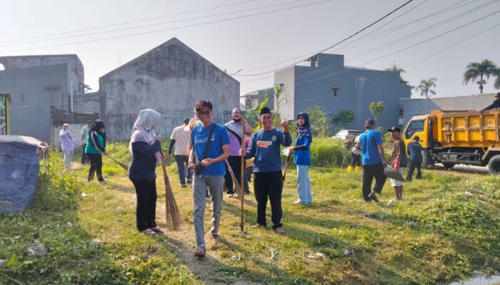 Pemerintah Kecamatan Solear Gelar Korve Bersih Lingkungan di Lokasi Binwil dan Jalan Adiyasa Desa Cikuya